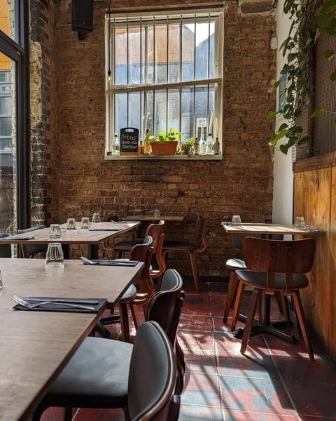 @sodopizzalondon is just minutes from The Eades...